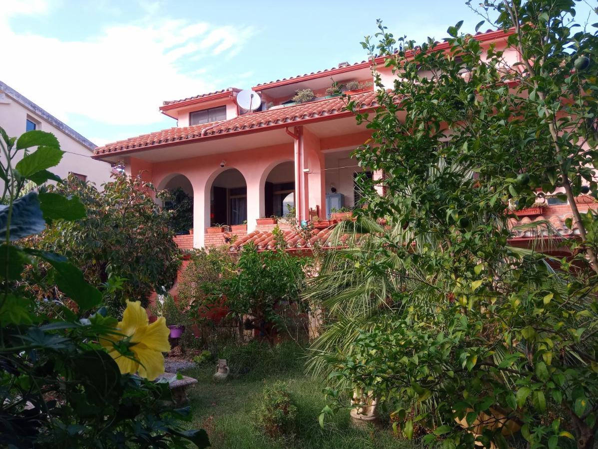 Villa Corrias Siliqua Eksteriør billede